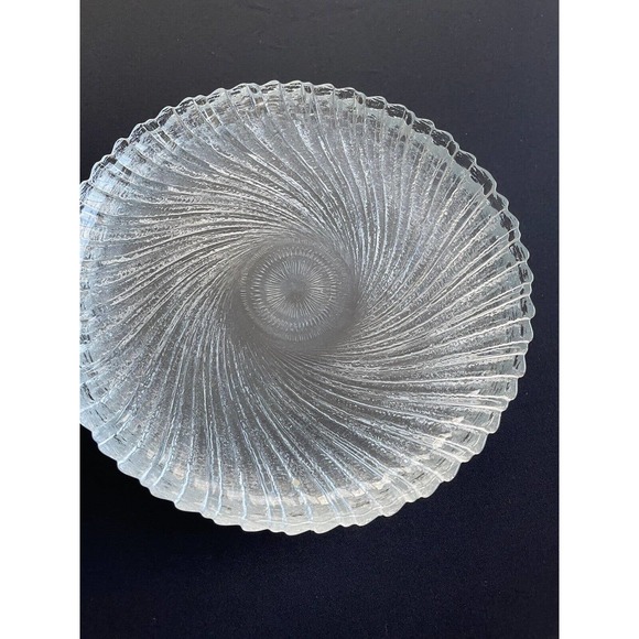 Vintage Arcoroc France Seabreeze Swirl 7-1/2 14-piece Arcoroc France Seabreeze Dinner/Salad Plates Clear Glass Swirl